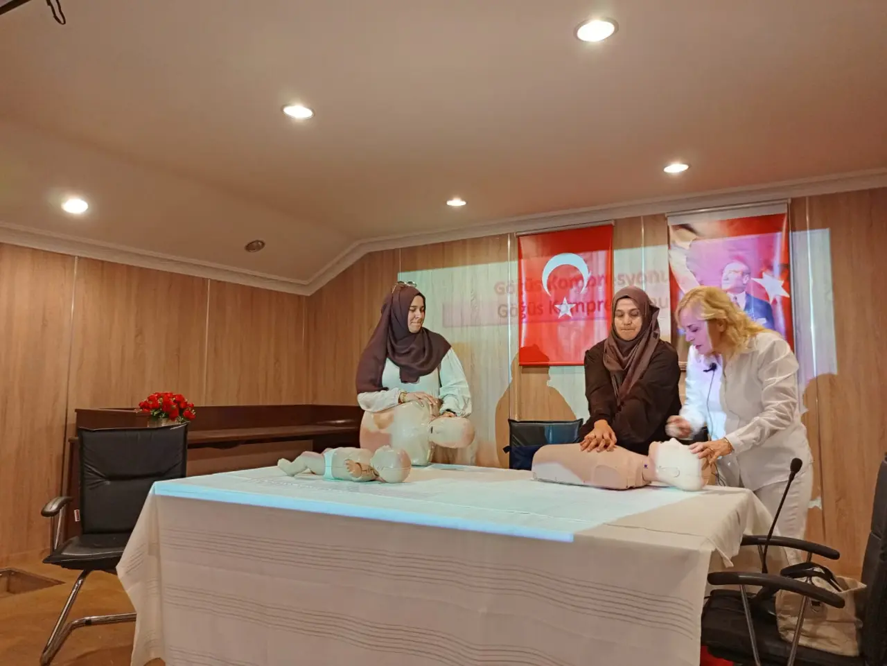 Haber: HAYATA BİLGİYLE  DOKUNMAK YAŞAM KURTARIR  - Galeri-3