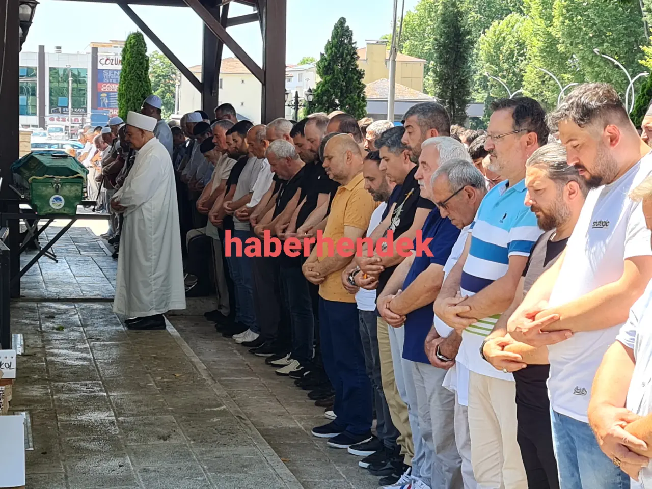 Haber: 16 yaşındaki Elif, dualarla son yolculuğuna uğurlandı - Öne Çıkan