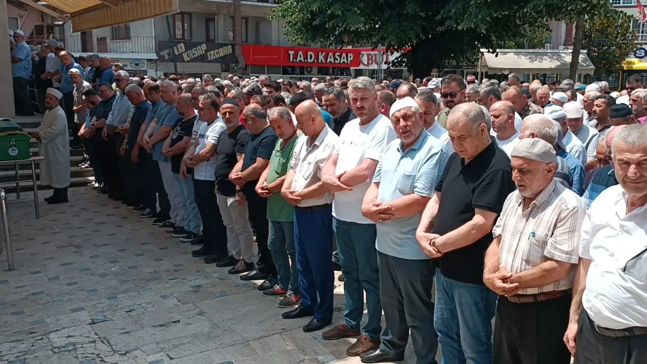 Haber: Kazada hayatını kaybeden Kenar toprağa verildi  - Öne Çıkan