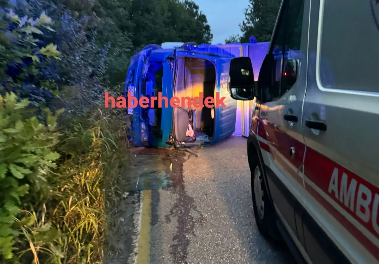 Haber: Hendek'te Kamyonet Devrildi, yaralılar var - Öne Çıkan