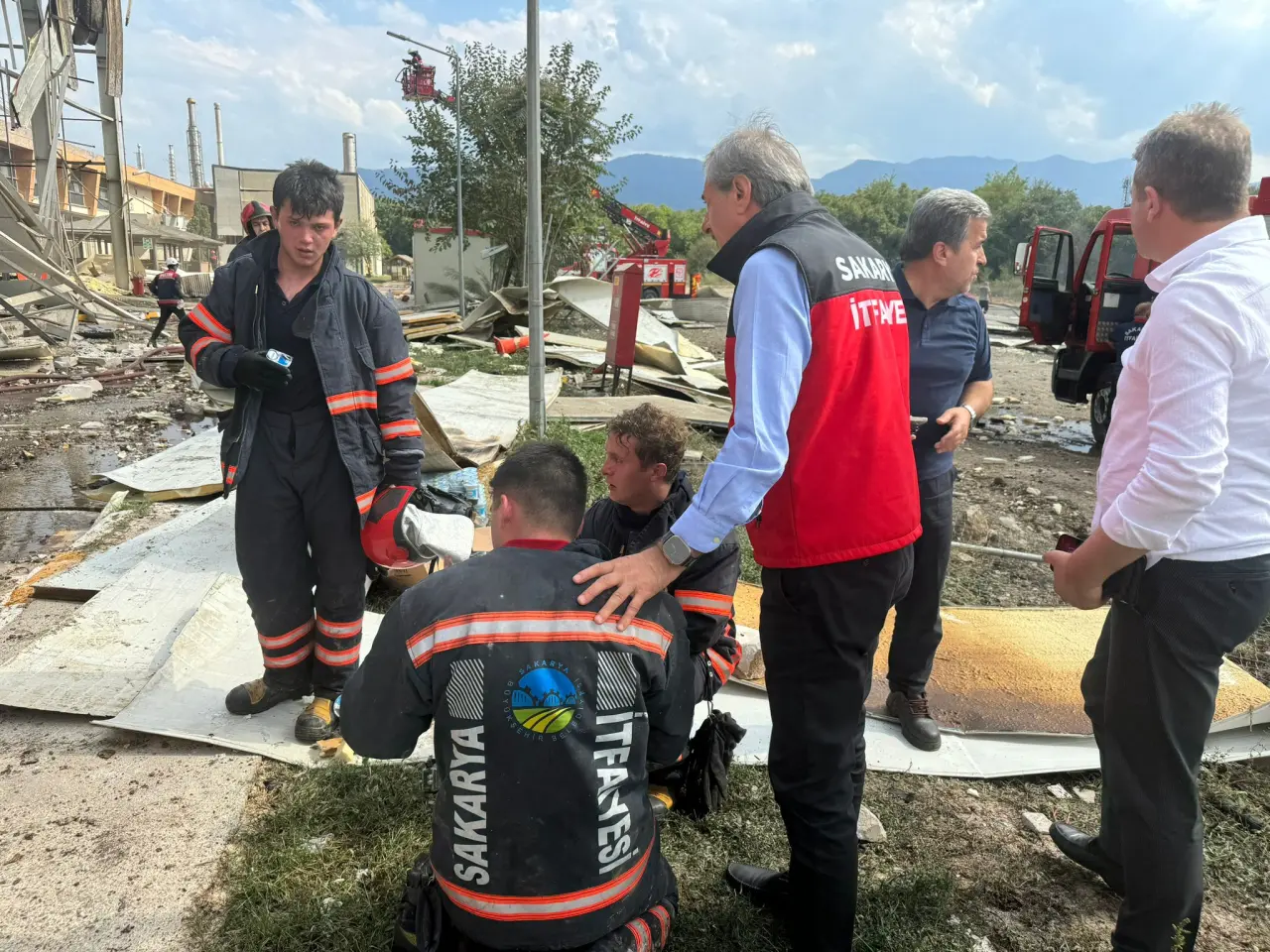 Haber: Vali Karadeniz patlamaya ilişkin son durumu açıkladı - Galeri-7