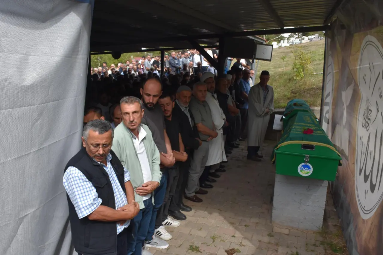 Haber: Kardeşler Yanyana açılan mezarlara defnedildi - Öne Çıkan
