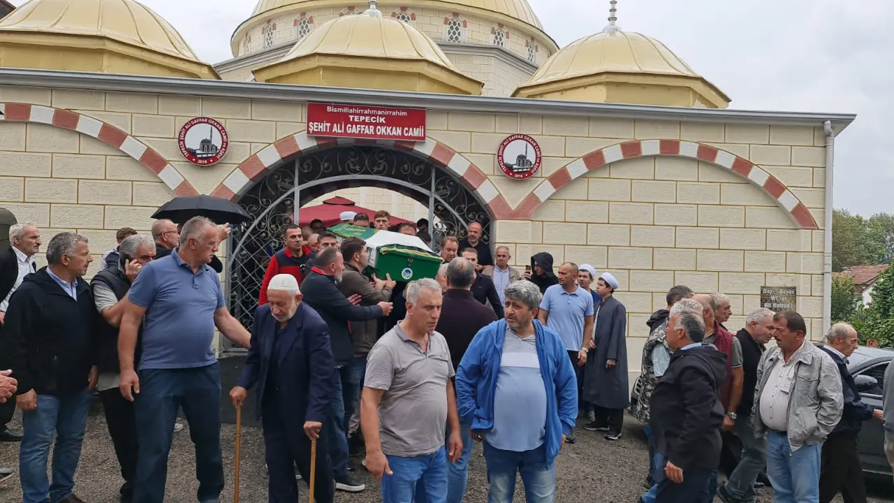 Haber: Albayrakoğlu dualarla son yolculuğuna uğurlandı - Galeri-2