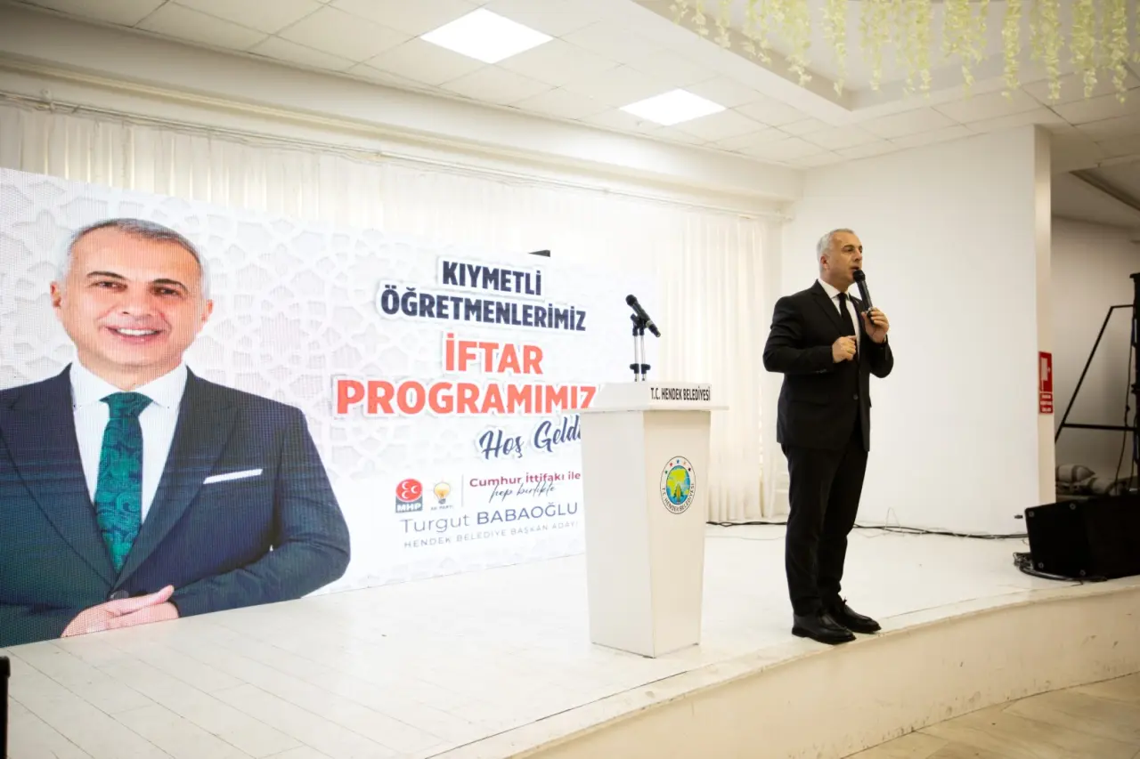 BAŞKAN BABAOĞLU ÖĞRETMENLERE 5 YILLIK KARNESİNİ SUNDU