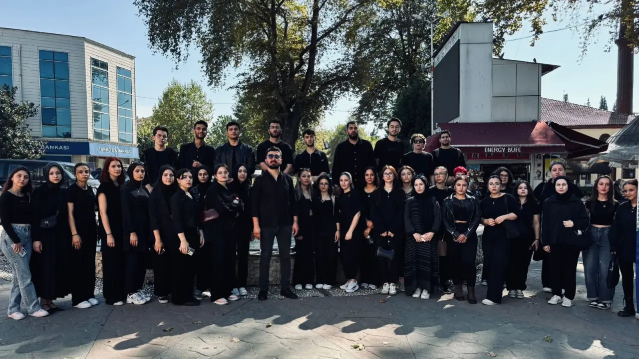 Haber: Hendek MYO öğrencilerinden sessiz yürüyüş - Galeri-3
