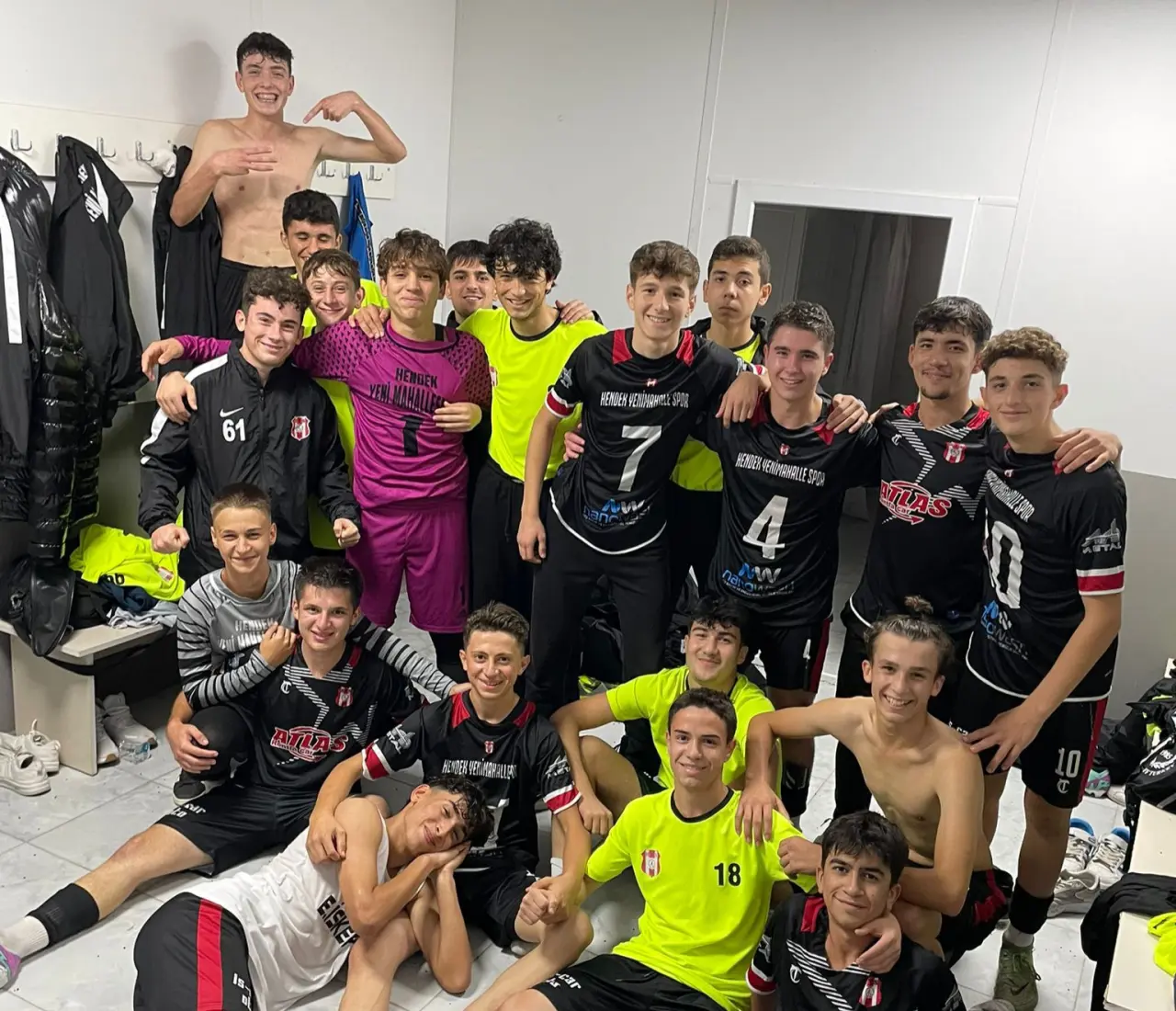 Haber: Yenimahallespor U-18 Takımından gol yağmuru - Öne Çıkan