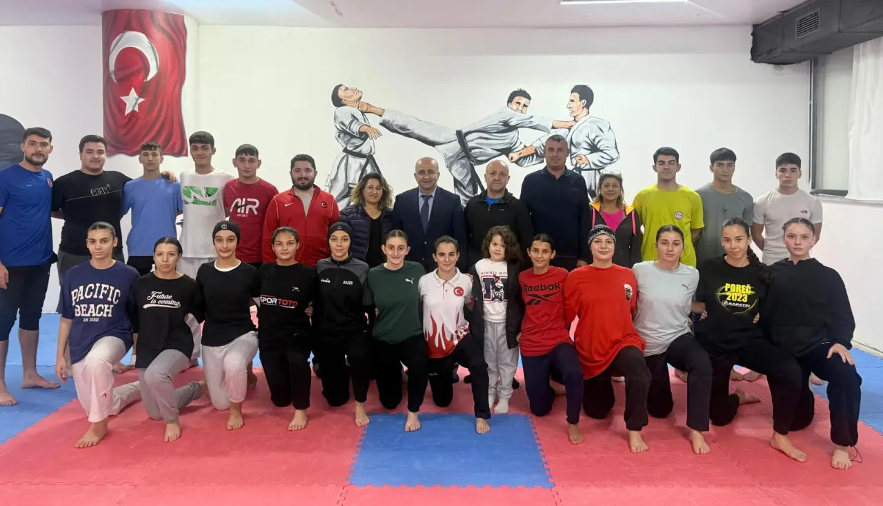 Haber: Taşdemir ilk ziyaretini Hrndek Karate'ye yaptı - Öne Çıkan