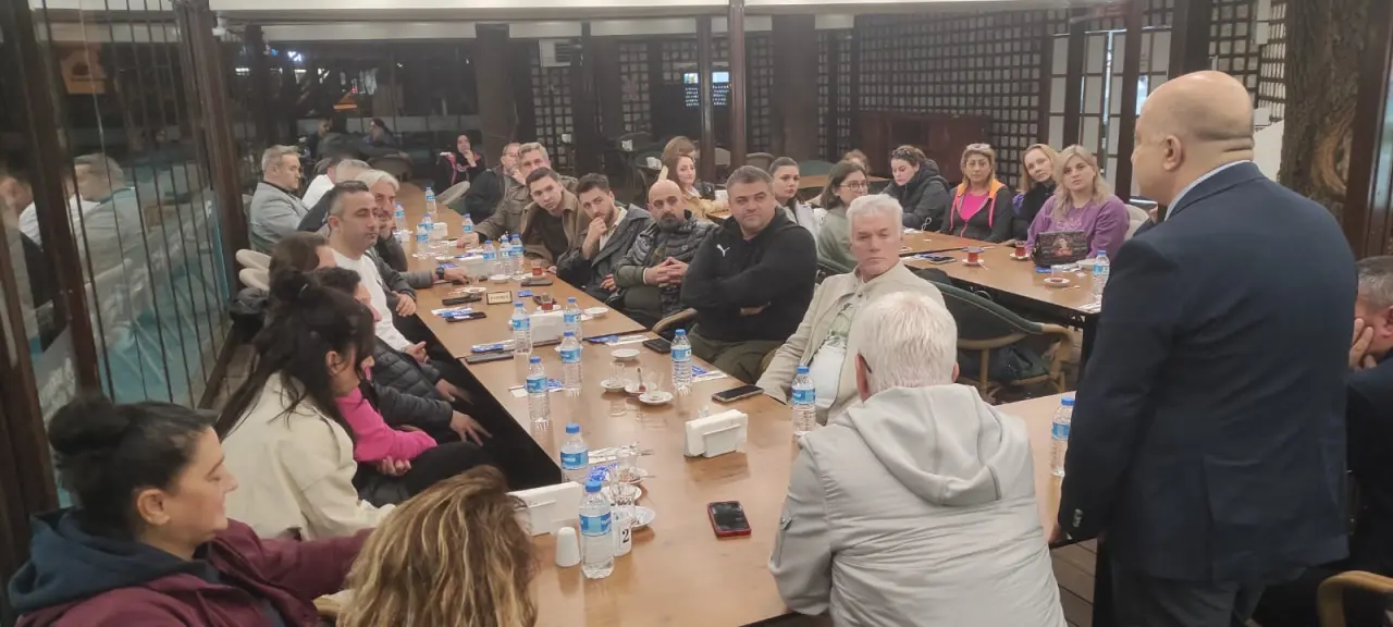Haber: Taşdemir ilk ziyaretini Hrndek Karate'ye yaptı - Galeri-3