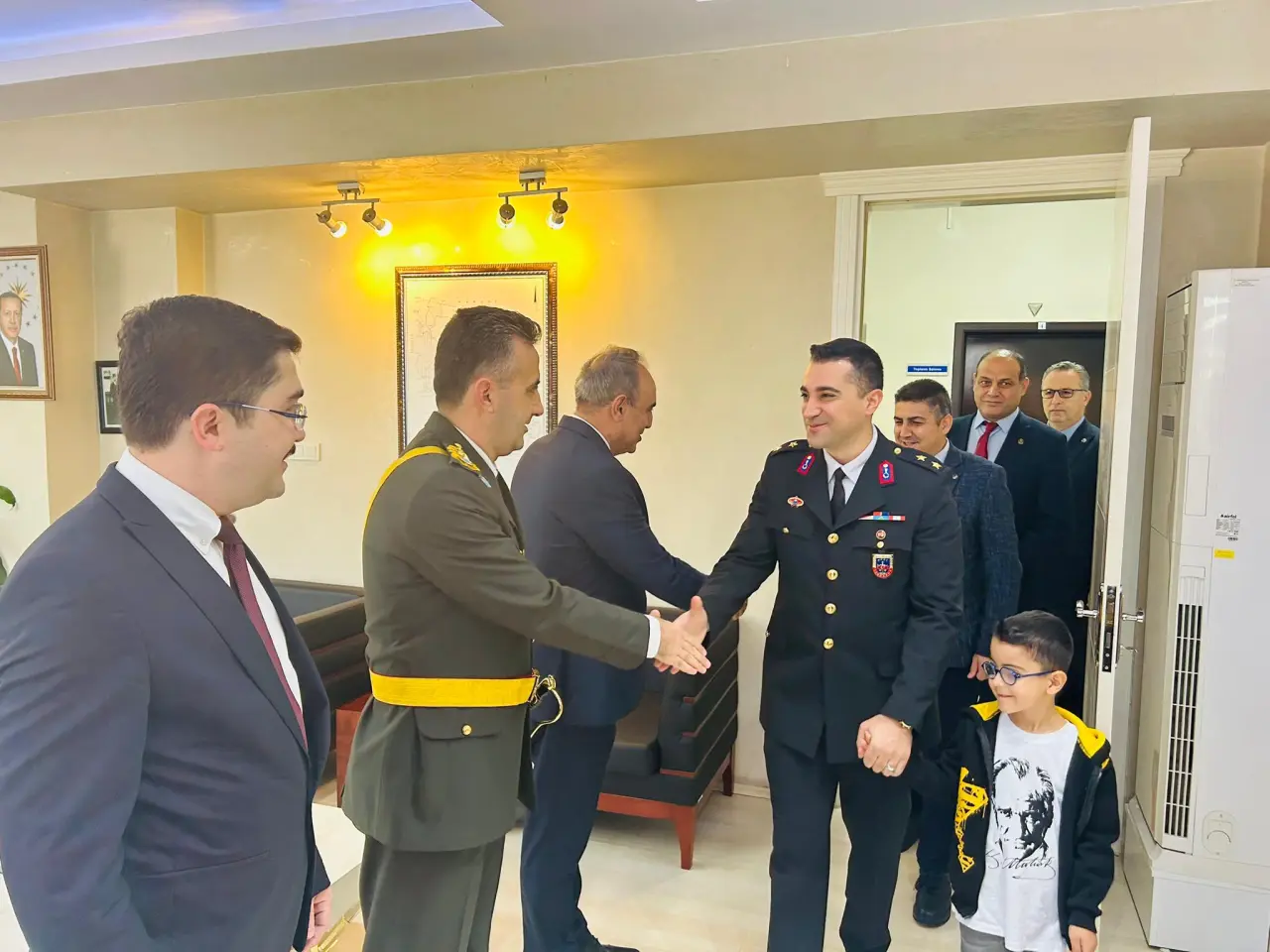 Haber: CUMHURİYETİN 101’NCİ YILI HENDEK’TE COŞKUYLA KUTLANDI - Galeri-5