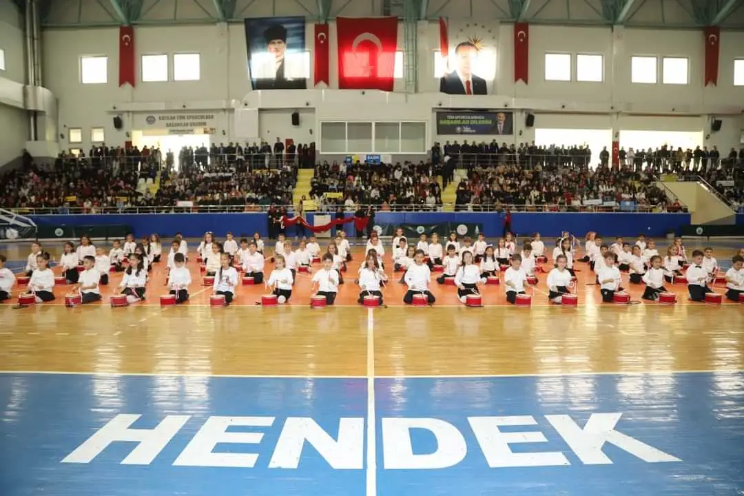 Haber: CUMHURİYETİN 101’NCİ YILI HENDEK’TE COŞKUYLA KUTLANDI - Galeri-2