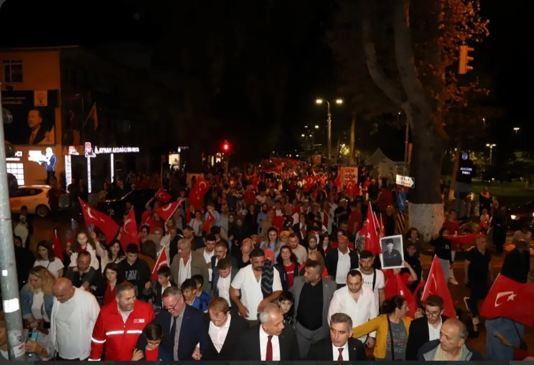 Haber: Hendek’te Cumhuriyet Bayramında fener alayı unutuldu - Galeri-1