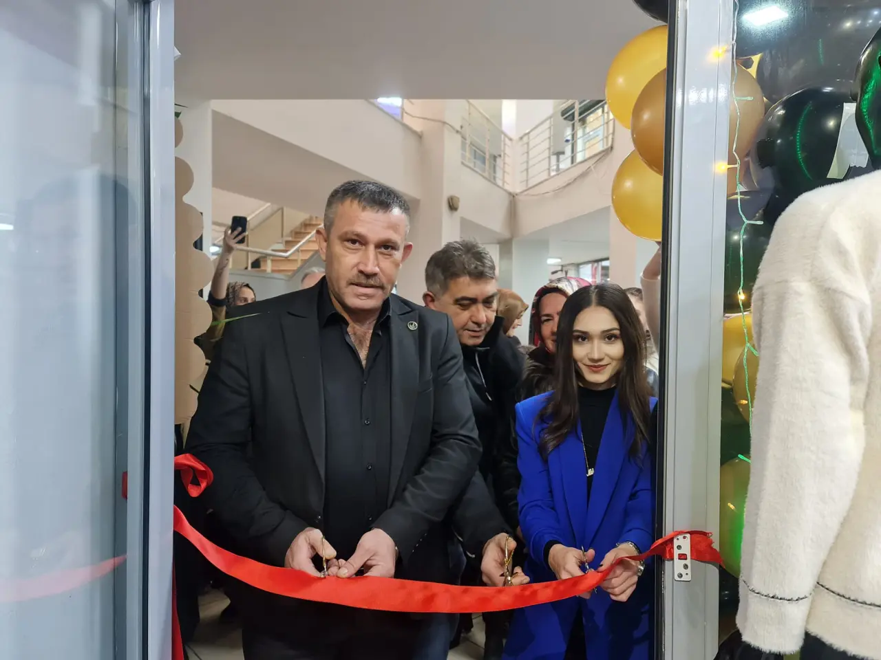 Haber: Hendek’te Aura Butik Kadın Giyim Mağazası Açıldı - Öne Çıkan