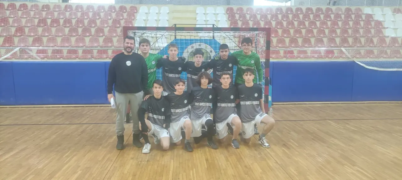 Haber: Okul Sporları Genç Erkekler A ve B Futsal Müsabakaları başladı - Galeri-1