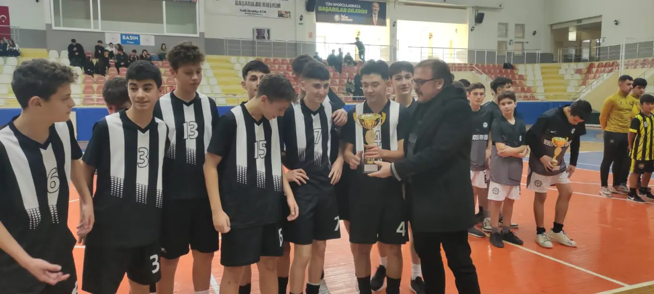 Haber: Genç Erkekler Futsal B Grubun şampiyonu Orhangazi Anadolu Lisesi - Galeri-3