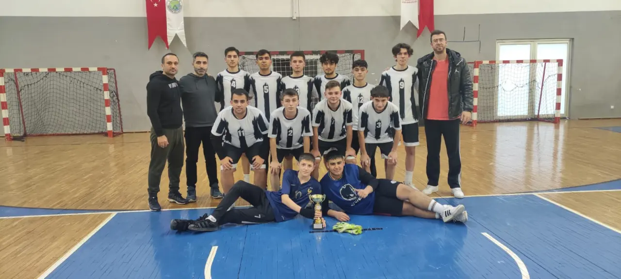 Haber: Genç Erkekler Futsal A grubunda şampiyon Akşemseddin Mesleki ve Teknik Anadolu Lisesi - Galeri-4