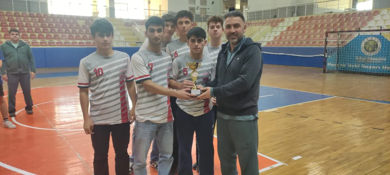 Haber: Genç Erkekler Futsal A grubunda şampiyon Akşemseddin Mesleki ve Teknik Anadolu Lisesi - Galeri-3