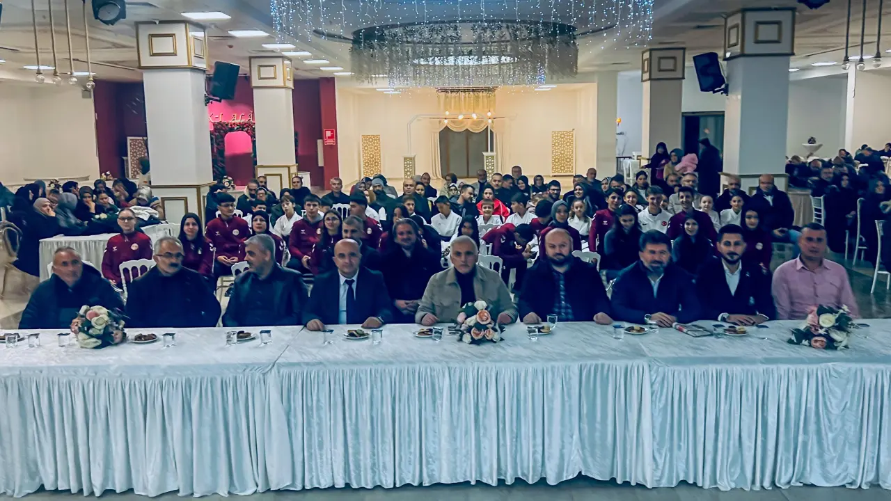 Haber: HENDEK KARATE FARKI ŞÖLEN EŞLİĞİNDE TÖREN YAPTI - Galeri-14