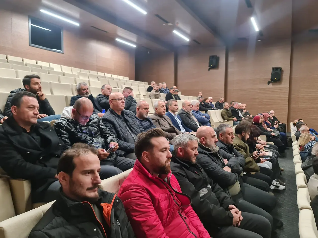 Haber: Aygüneş'in Şu TOPAL Ayağımla Şiir Kitabı İmza ve Söyleşi Programı Gerçekleşti - Galeri-5