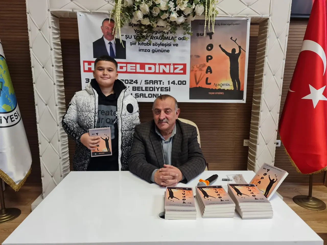 Haber: Aygüneş'in Şu TOPAL Ayağımla Şiir Kitabı İmza ve Söyleşi Programı Gerçekleşti - Galeri-1