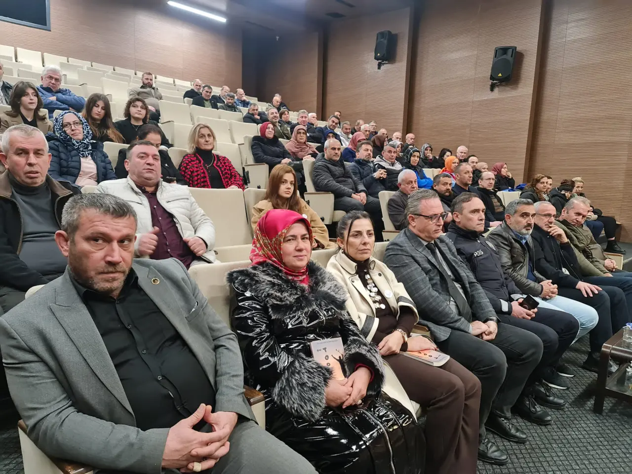 Haber: Aygüneş'in Şu TOPAL Ayağımla Şiir Kitabı İmza ve Söyleşi Programı Gerçekleşti - Galeri-3
