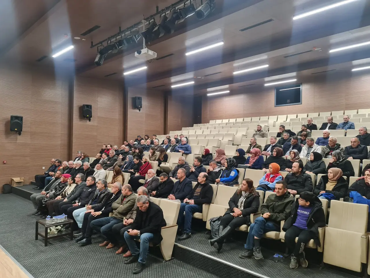 Haber: Aygüneş'in Şu TOPAL Ayağımla Şiir Kitabı İmza ve Söyleşi Programı Gerçekleşti - Galeri-4