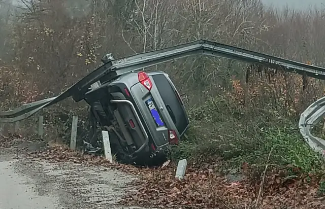 Cip devrildi, sürücü yaralandı