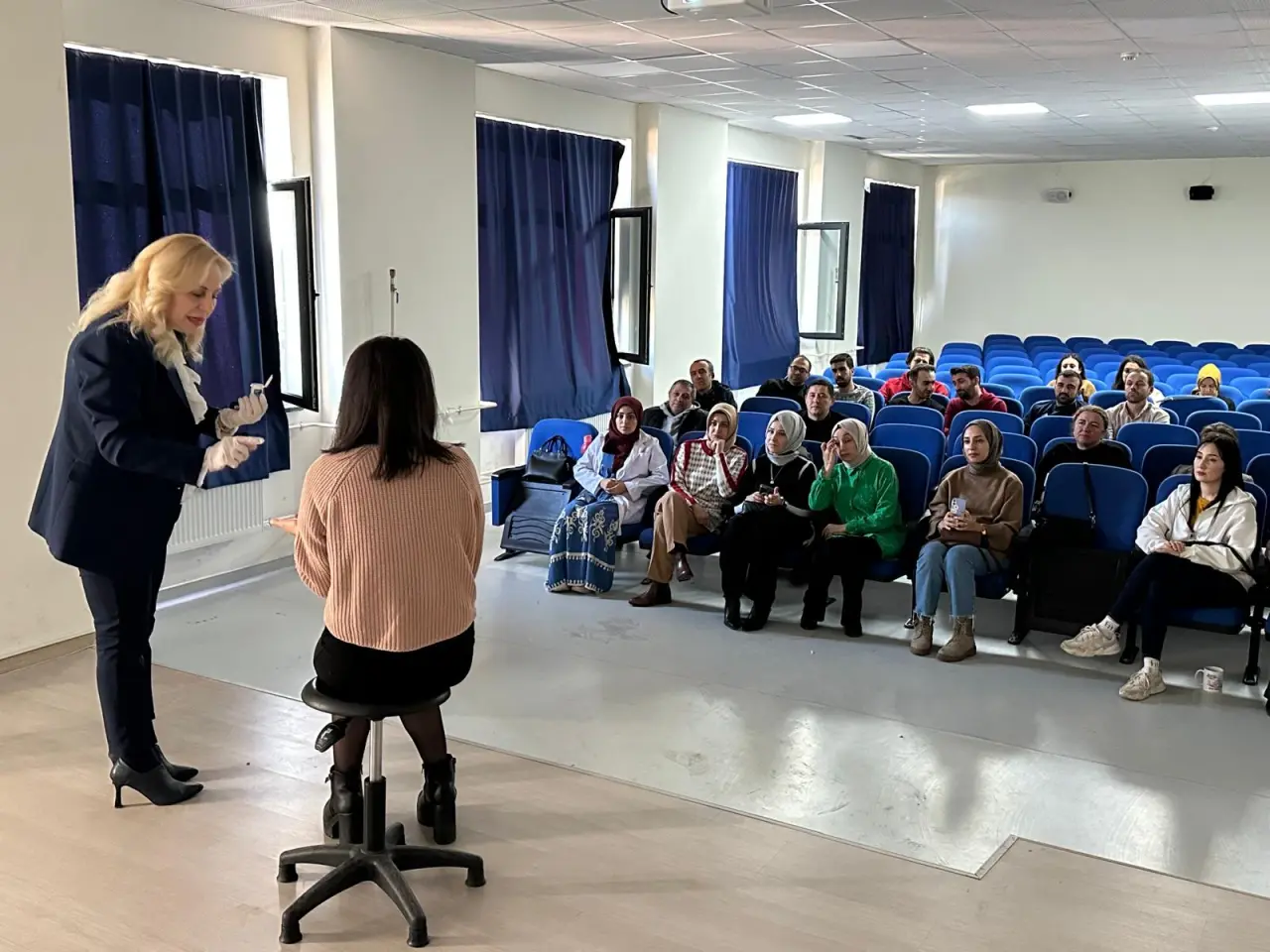Haber: ZİYA GÖKALP ORTAOKULU ÖĞRETMENLERİNE KAPSAMLI DİYABET EĞİTİMİ VERİLDİ - Öne Çıkan