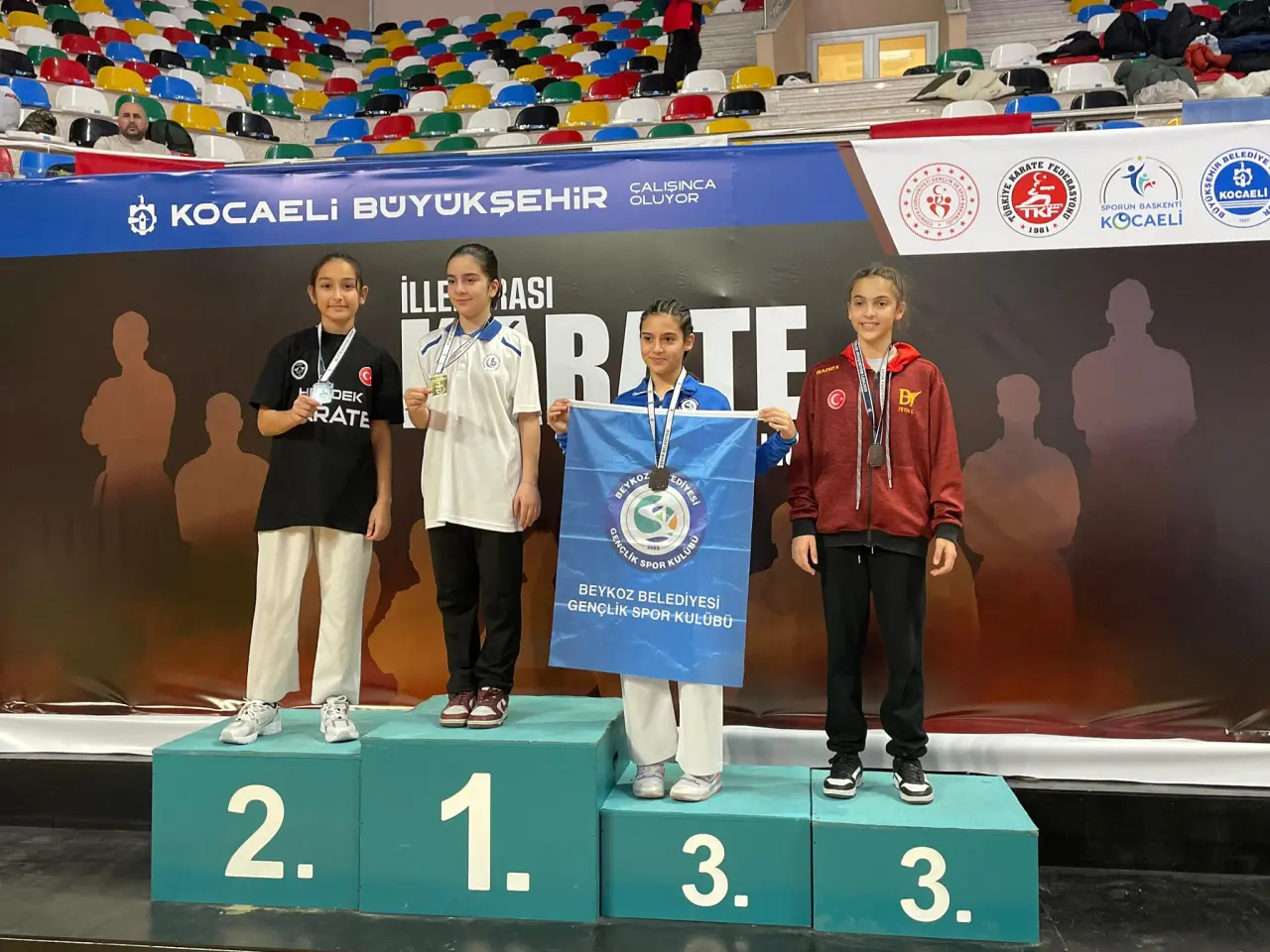 Haber: Hendekli Karateciler Madalyalarla döndü - Galeri-3