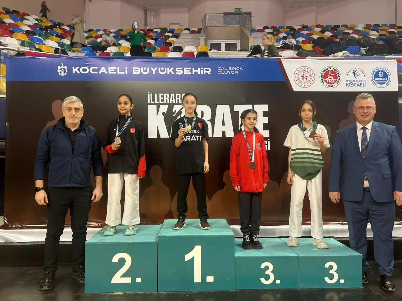 Haber: Hendekli Karateciler Madalyalarla döndü - Galeri-4