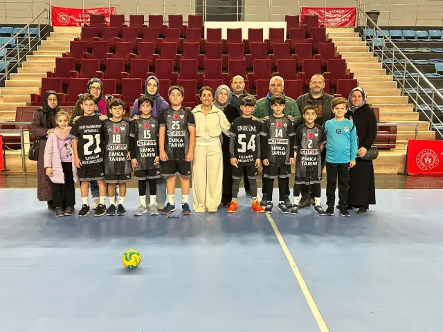 Şehit Mahmutbey Ortaokulu yarı Finalde