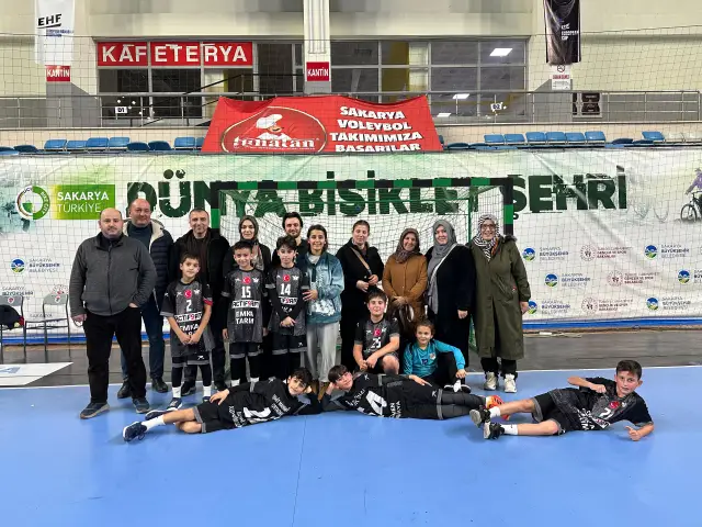 Şehit Mahmutbey Ortaokulu adını finale yazdırdı