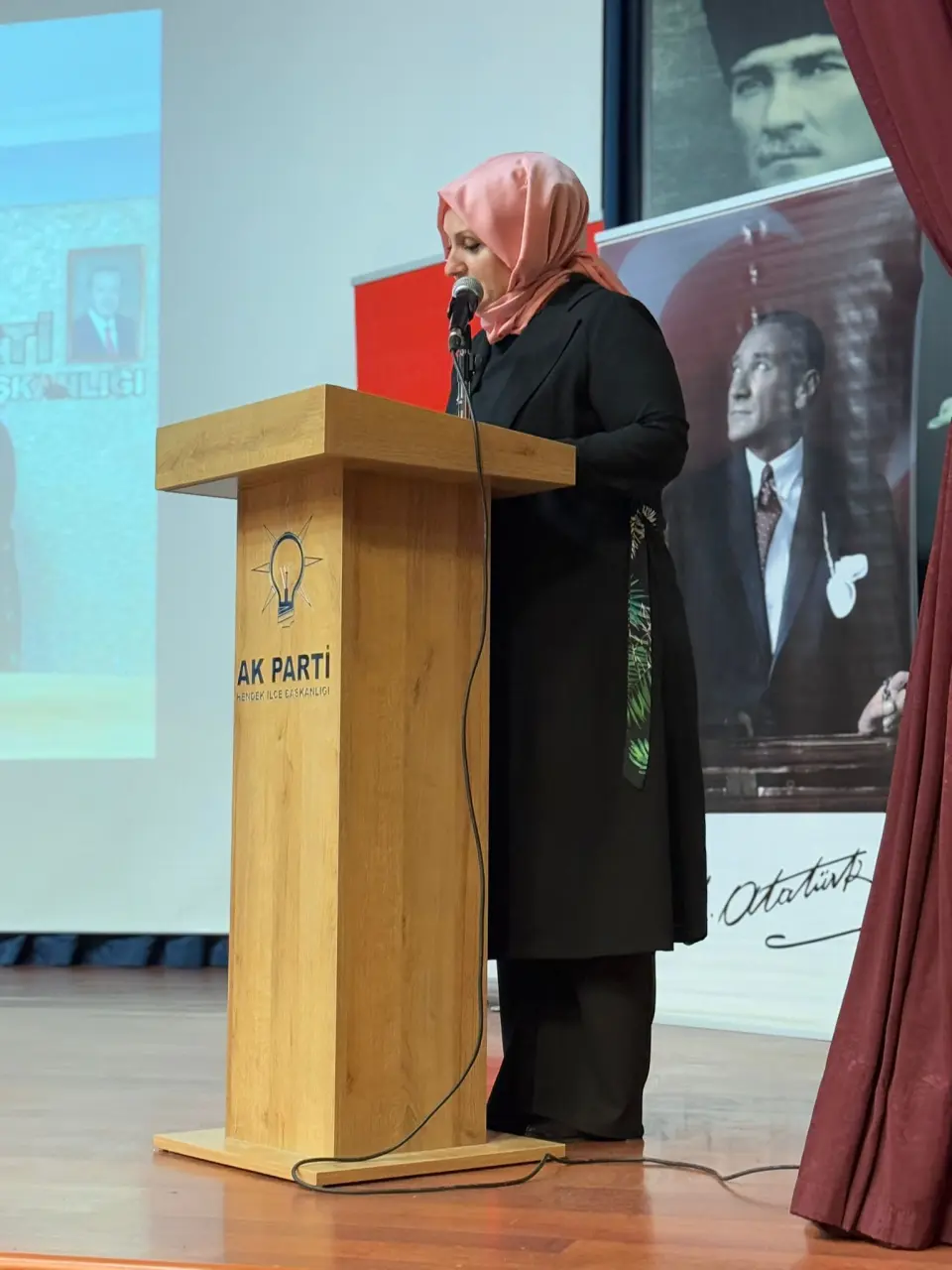 Haber: AK Parti Kadın Kolları Başkanı Sueda Keleş oldu - Galeri-8