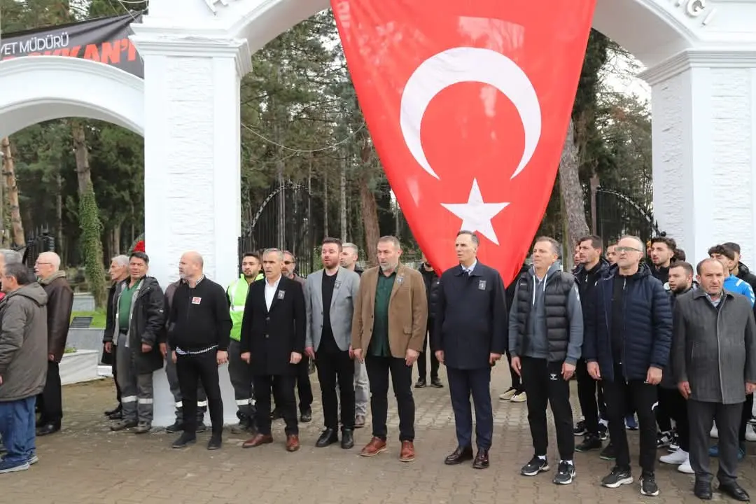 Haber: ALİ GAFFAR OKKAN MEZARI BAŞINDA ANILDI - Galeri-2