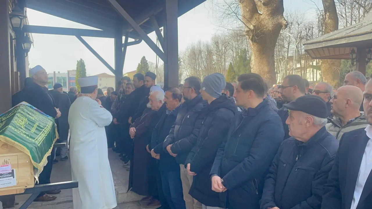 Haber: MÜZEYYEN MERİÇ DUALARLA SON YOLCULUĞUNA UĞURLANDI - Öne Çıkan