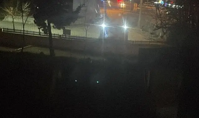 VATANDAŞ MOBİL MUHTARLIKTA YANAN PROJEKTÖRLERDEN RAHATSIZ