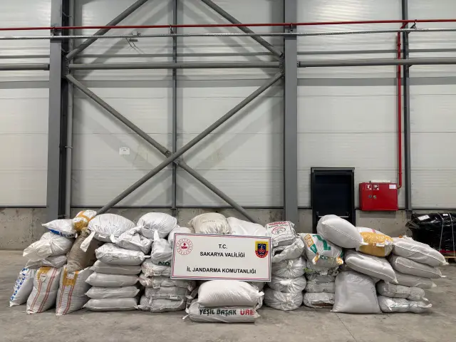 3.5 Ton kıyılmış tütün ele geçirildi