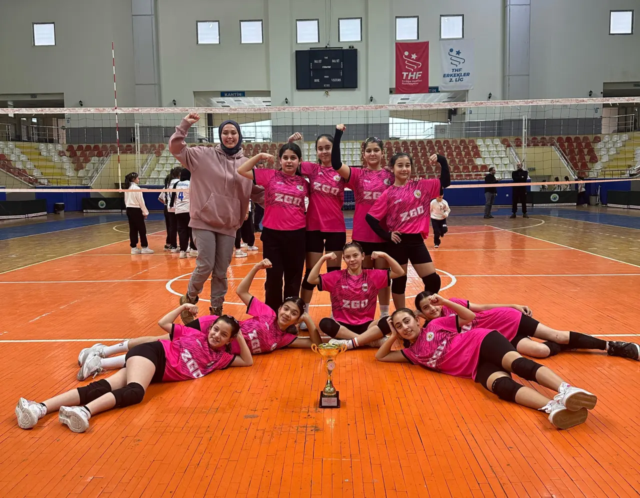 Haber: Kızlar Voleybol şampiyonu Atike Hanım Ortaokulu - Galeri-2