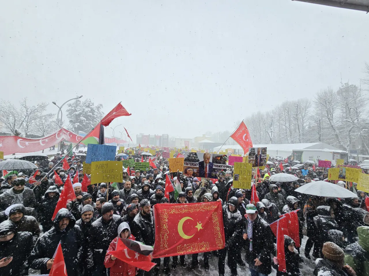 Haber: Yoğun kar yağışına rağmen Mitinge akın ettiler - Öne Çıkan