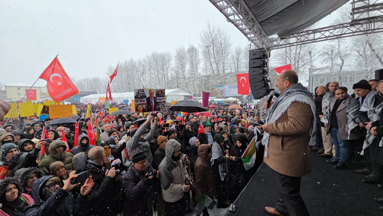 Haber: Yoğun kar yağışına rağmen Mitinge akın ettiler - Galeri-3