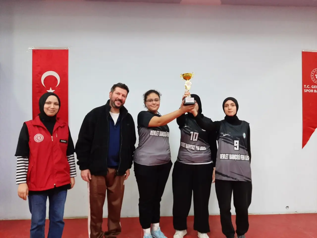 Haber: Masa Tenisi İlçe Birinciliği Müsabakaları Sona Erdi - Galeri-6