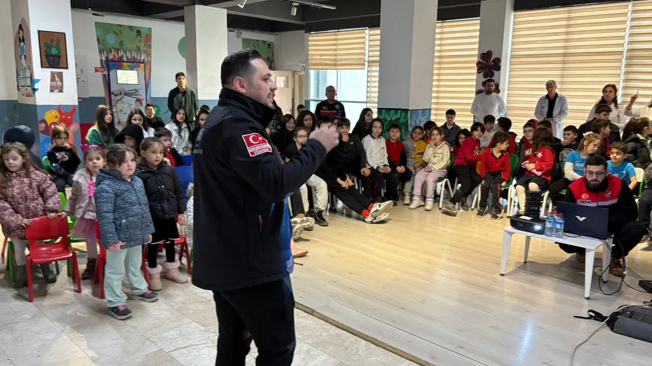 Haber: SAKE’den Özel İmge Hendek Okulu’nda Afet Bilinci Eğitimi ve Tatbikat - Öne Çıkan