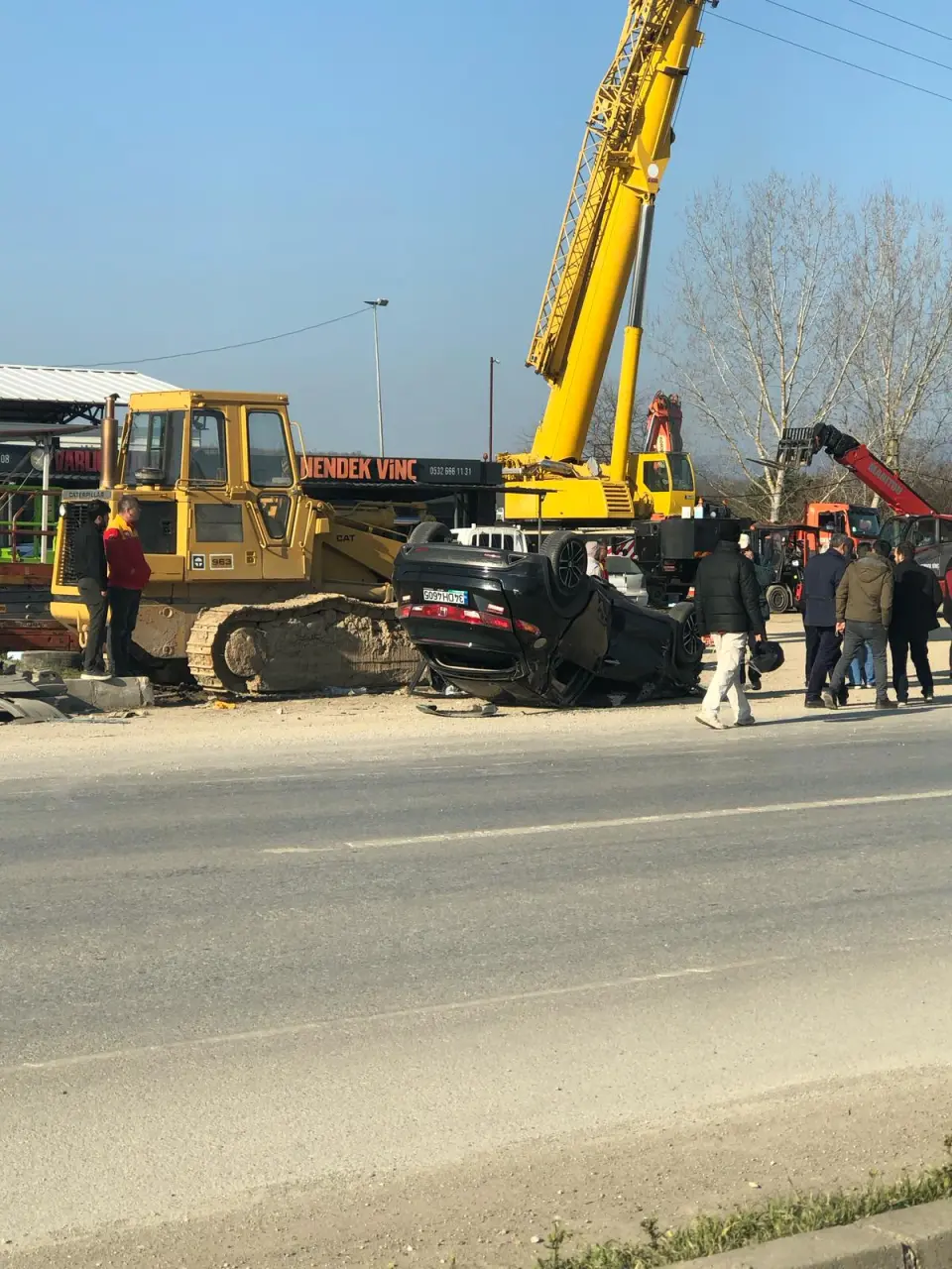 Haber: Hendek’te Kaza Otomobil Ters Döndü - Galeri-1