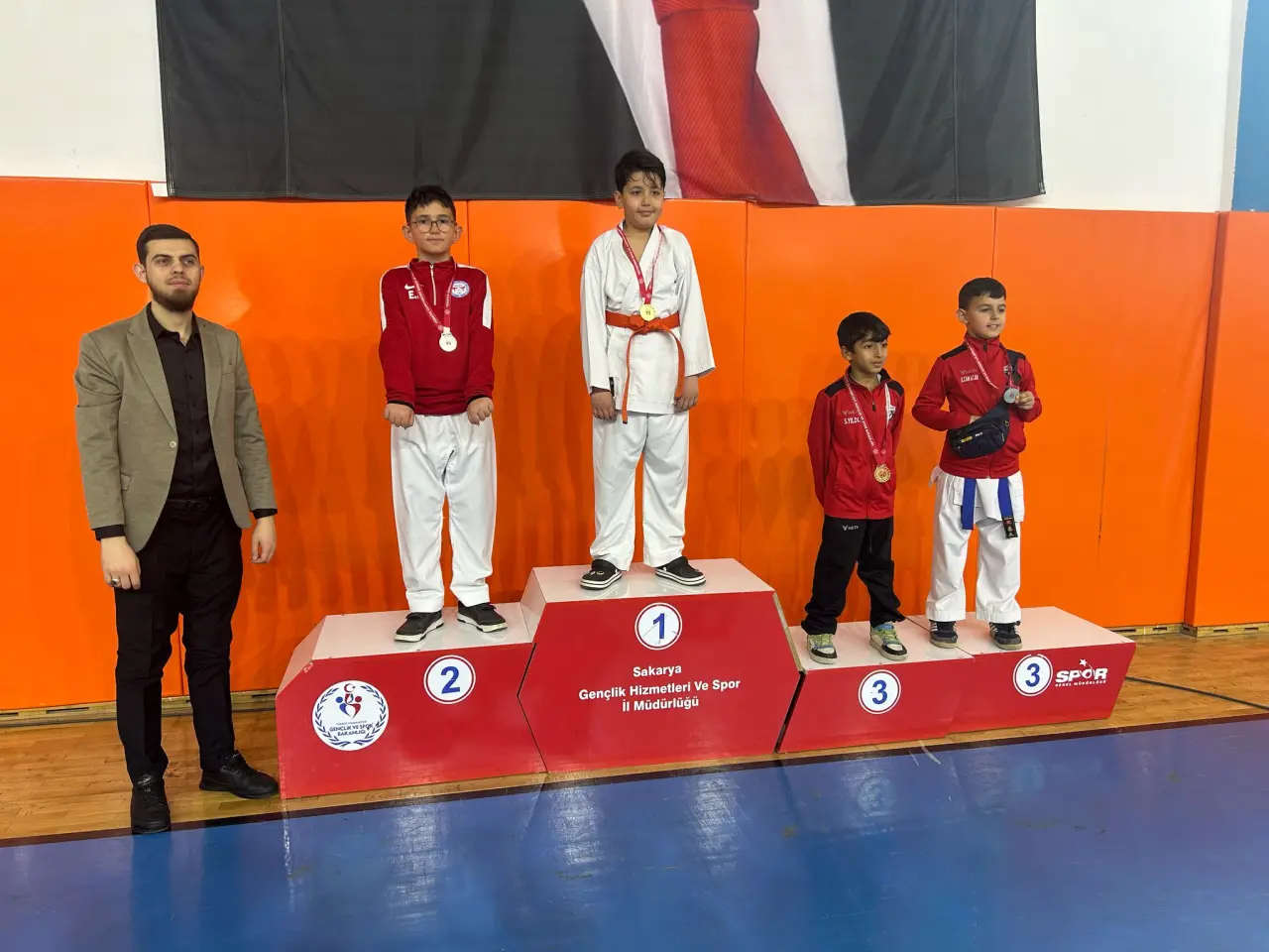 Haber: Hendekli karateciler   madalyaları topladı - Galeri-9