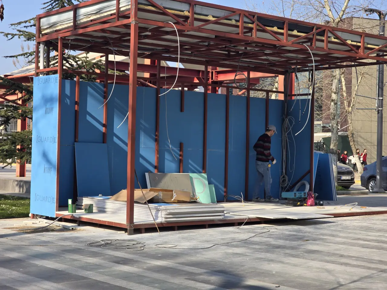 Haber: Hendek’te Atatürk Parkı Tabelası kaldırıldı, yerine prefabrik bina yapılıyor - Galeri-1