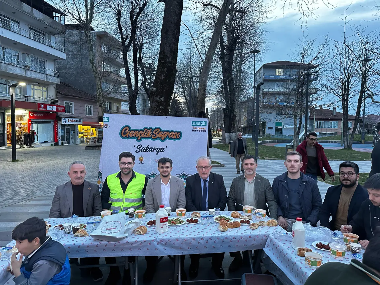 Haber: AK Parti Gençlik Kolları İftarda buluştu - Galeri-1