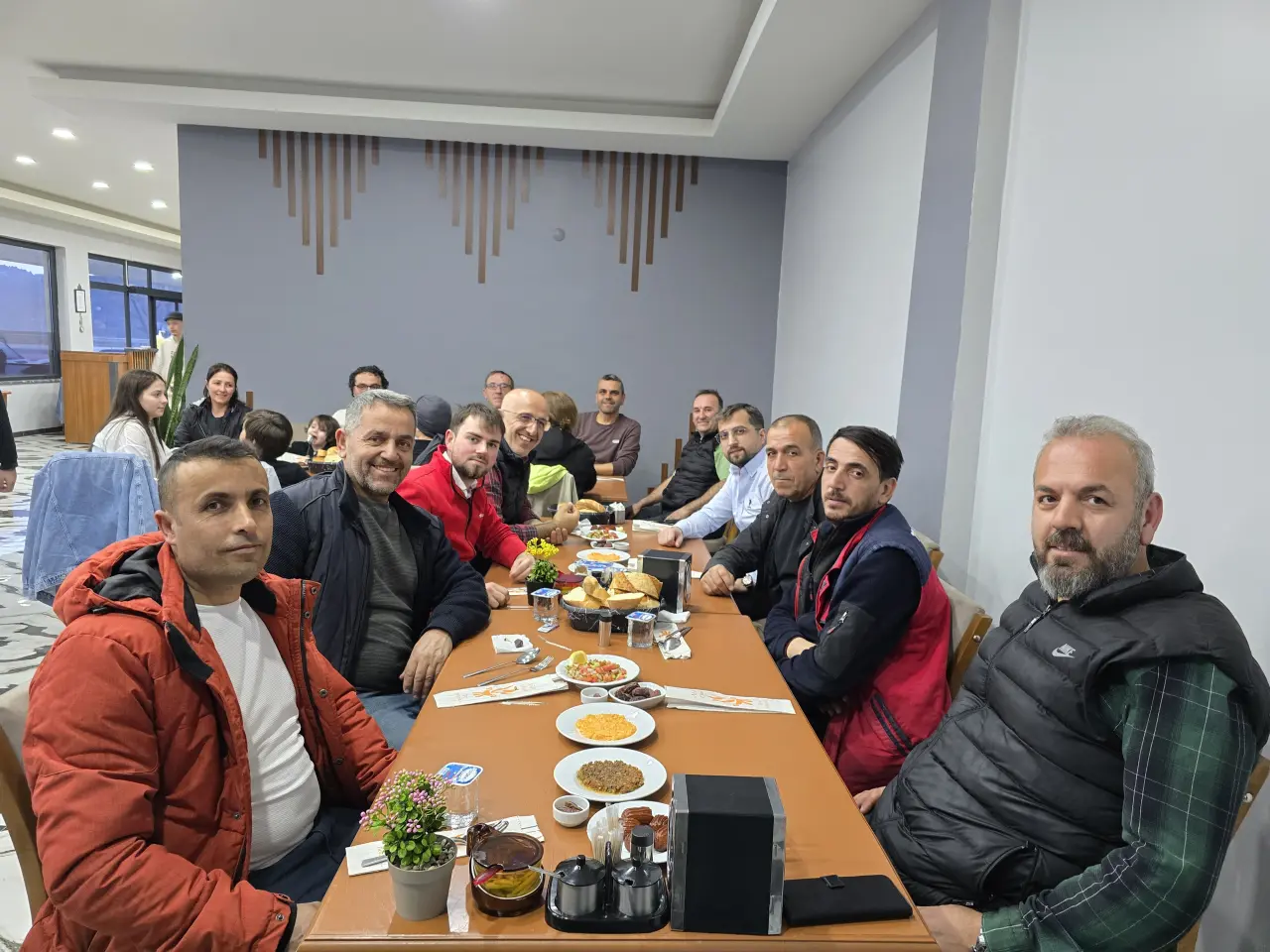 Haber: Tezgel dostlarını ve çalışanları iftarda ağırladı - Galeri-2