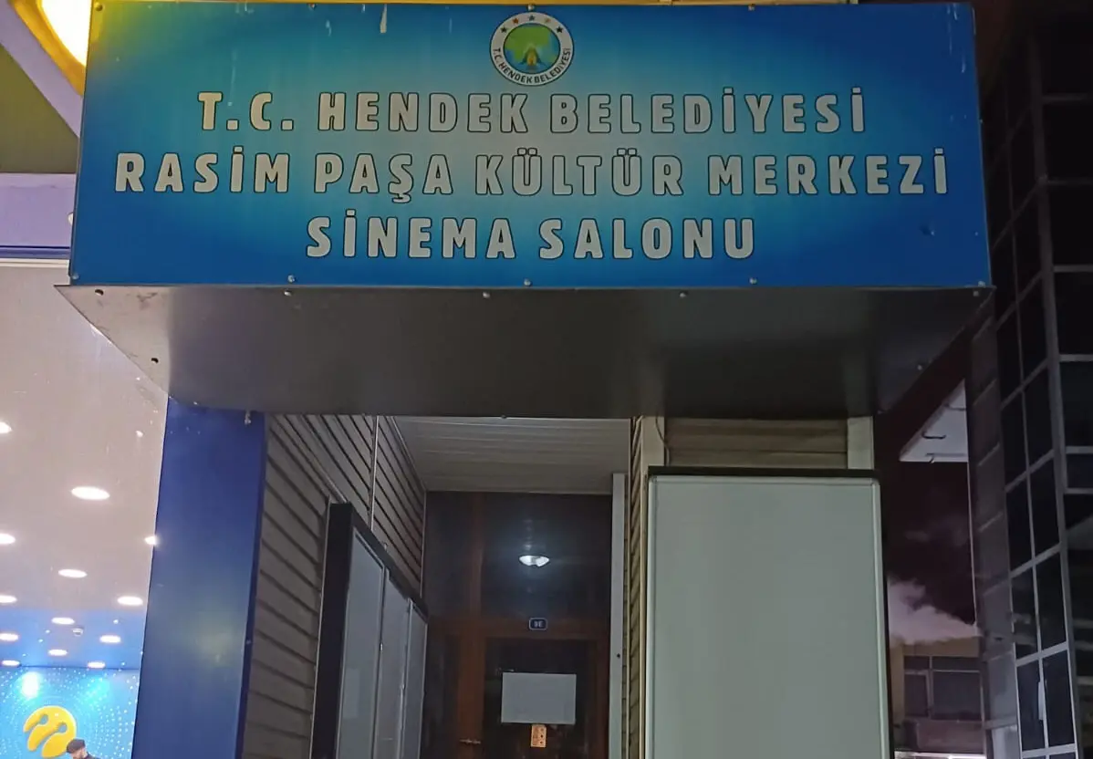 Haber: Uzun; Rasimpaş Sinema Salonunu tadilat bahanesiyle kapattığını üzülerek görüyoruz - Öne Çıkan