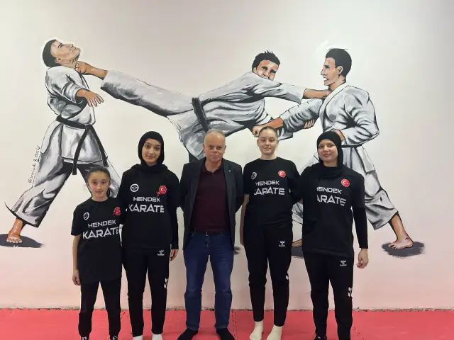 Özel'den sporculara altın jest