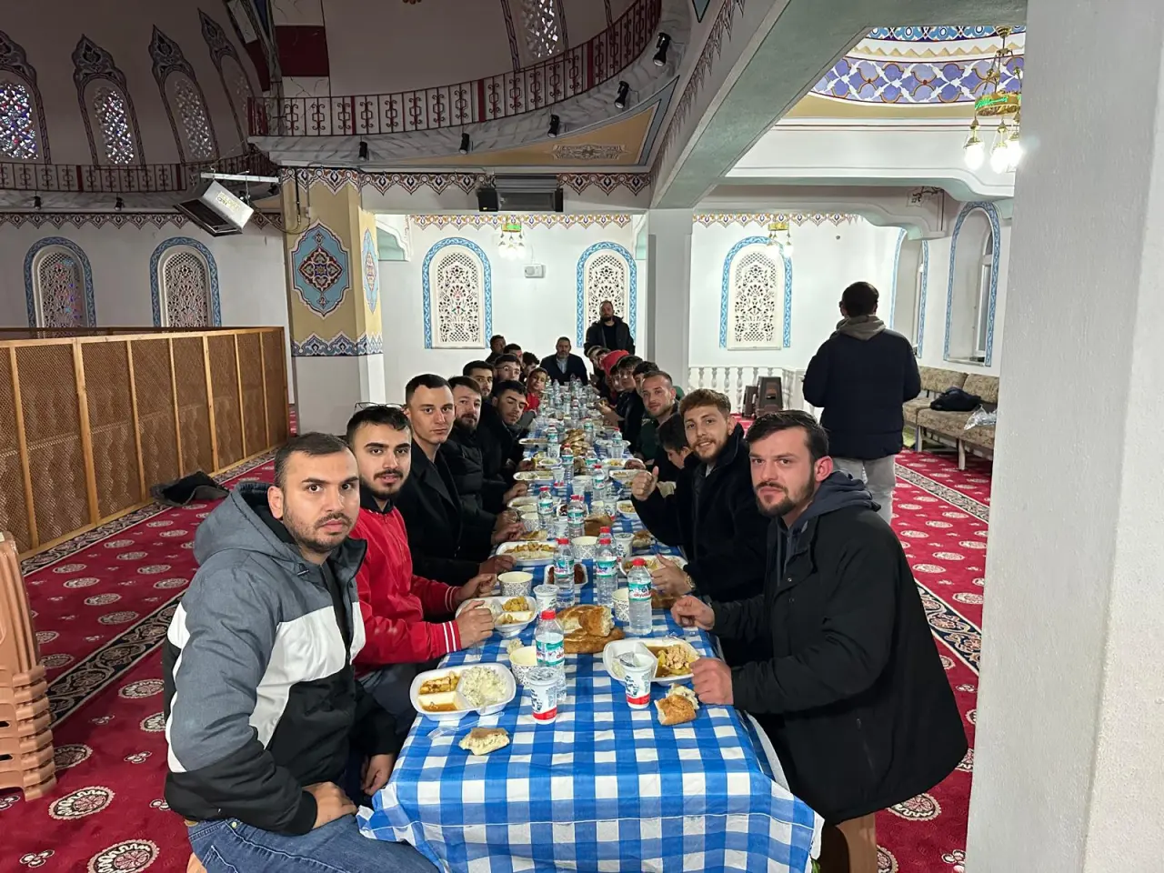 Haber: Çağlayan Mahallesi Gençleri İftarda Buluştu - Öne Çıkan