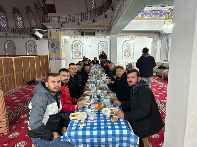 Çağlayan Mahallesi Gençleri İftarda Buluştu